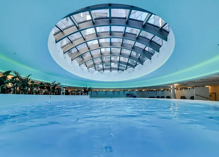 Ans Hanza Tower No 530 - Swimming Pool, Sauna, Jacuzzi, Viewing Terrace *